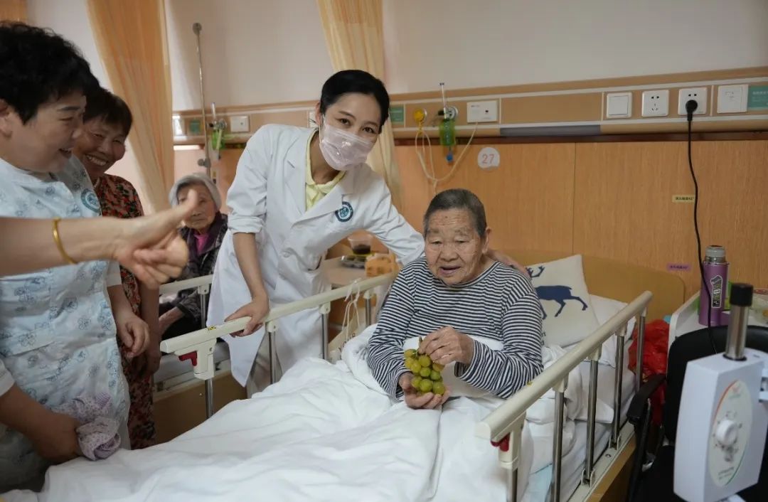 爱心公益-关爱老人走进万家(图8)