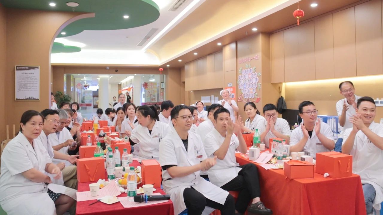【中国医师节】崇尚人文精神 彰显医者仁心——福申护理院致敬所有白衣天使(图2)