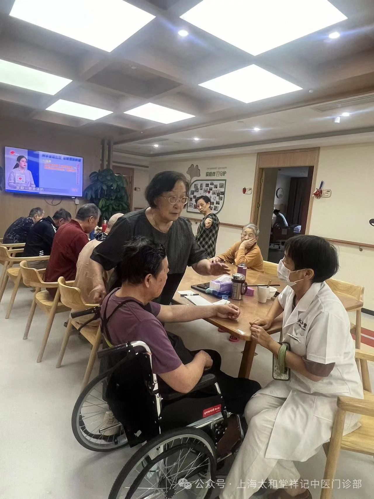太和堂祥记携手潍坊新村街道综合为老服务中心联合举办“为老护航、守护健康”中秋国庆慰问活动！(图7)