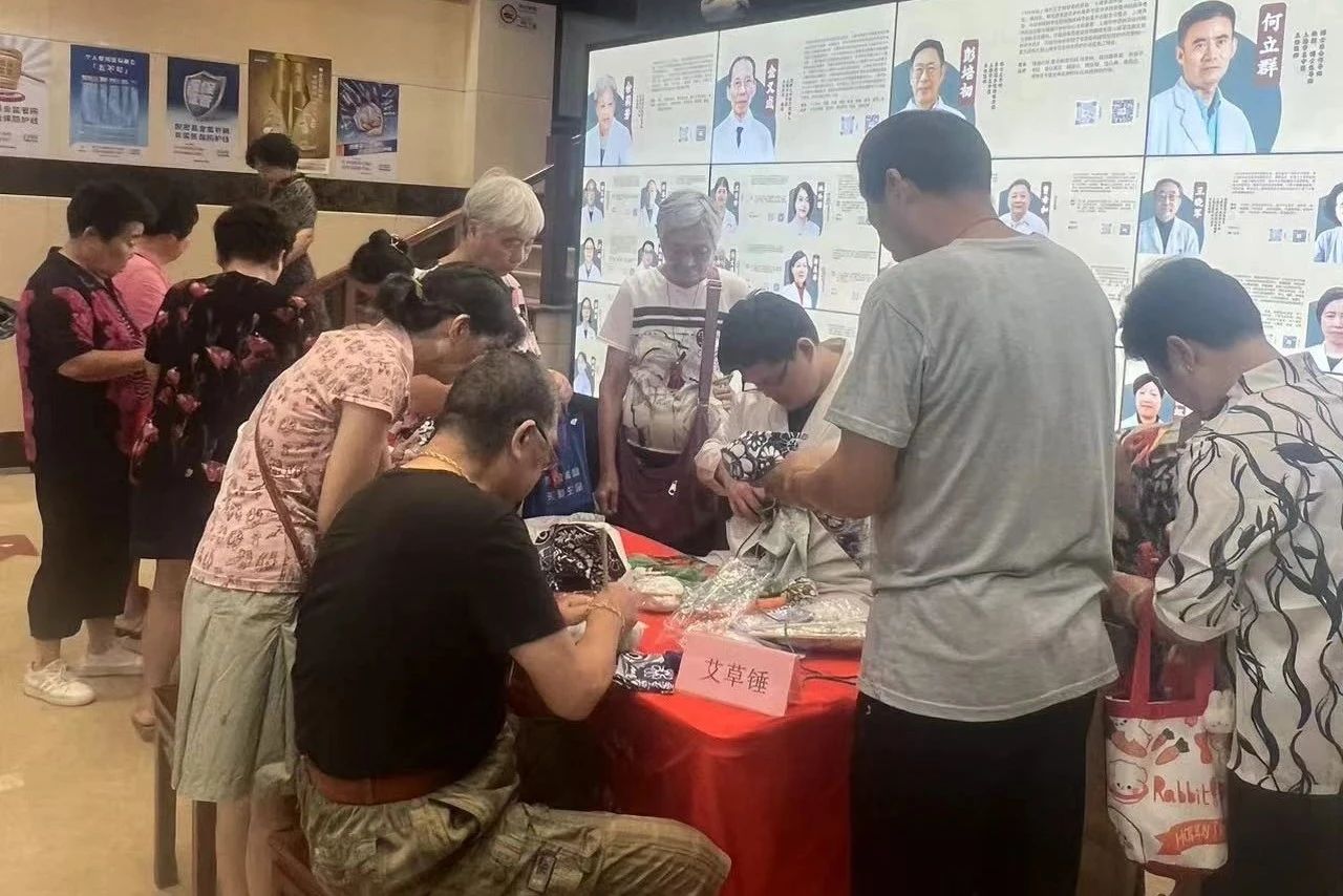 艾草飘香迎客来,太和堂祥记首期“中医药文化集市活动”圆满结束(图3) 艾草飘香迎客来,太和堂祥记首期“中医药文化集市活动”圆满结束(图3)