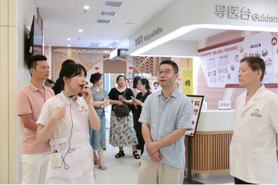 【为民办实事】虹口区民政局领导一行赴金山区福申护理院参观调研活动(图8)