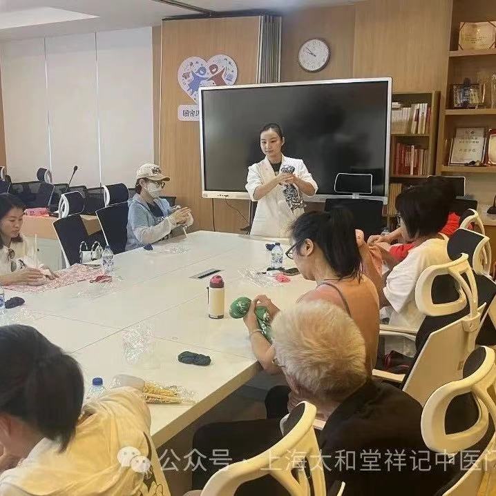 太和堂祥记走进周家渡街道社区党群服务中心,“传承中医文化”养生讲座受热捧!(图5) 太和堂祥记走进周家渡街道社区党群服务中心,“传承中医文化”养生讲座受热捧!(图5)