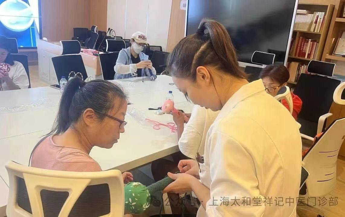 太和堂祥记走进周家渡街道社区党群服务中心,“传承中医文化”养生讲座受热捧!(图7) 太和堂祥记走进周家渡街道社区党群服务中心,“传承中医文化”养生讲座受热捧!(图7)