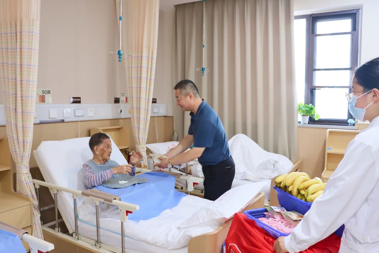 爱在中秋，情系老人——上海仁博医院开展中秋送月饼活动(图13)