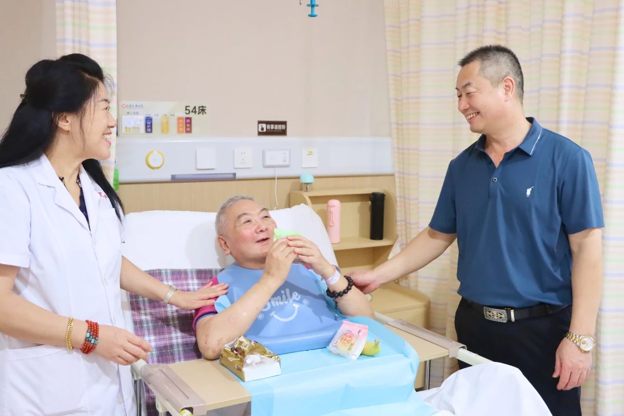 爱在中秋，情系老人——上海仁博医院开展中秋送月饼活动(图16)