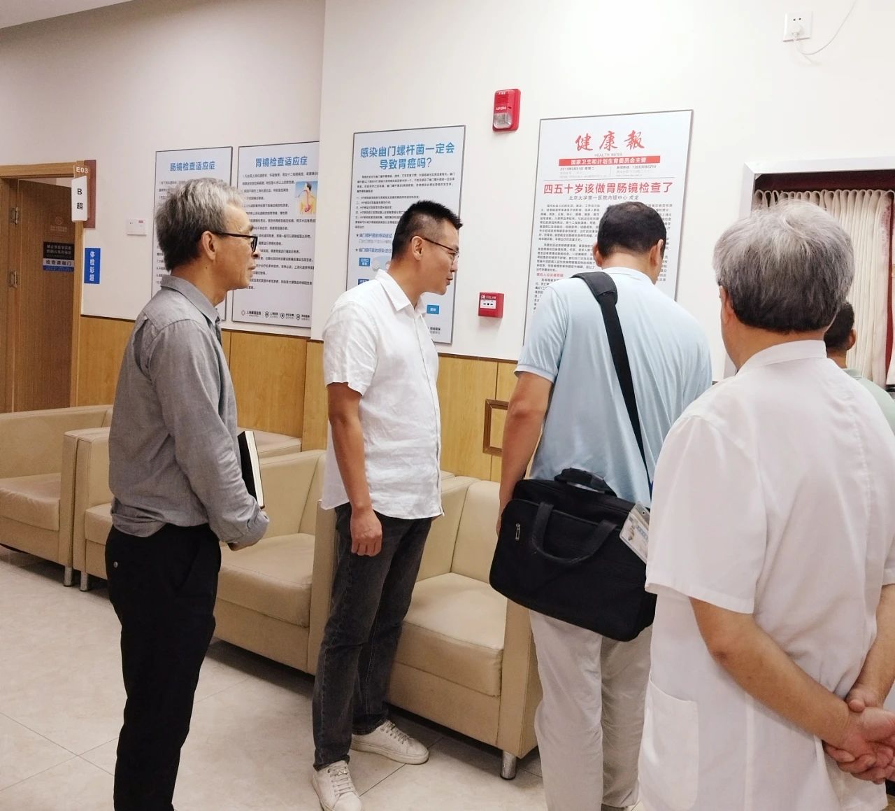 筑牢安全防线，坚守“医”方安全 | 石化街道领导莅临我院检查消防安全工作(图2)