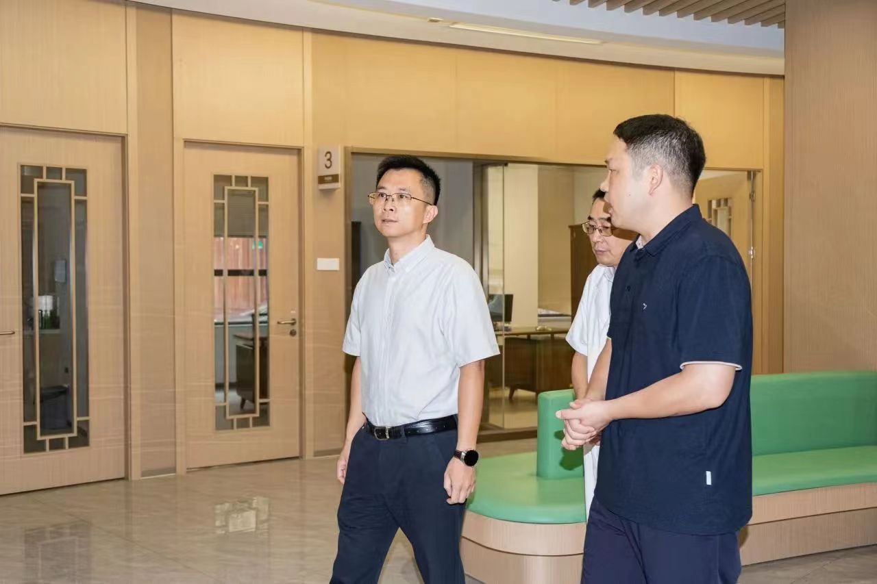 金山区卫健委来我院开展国庆节前安全生产检查(图2)