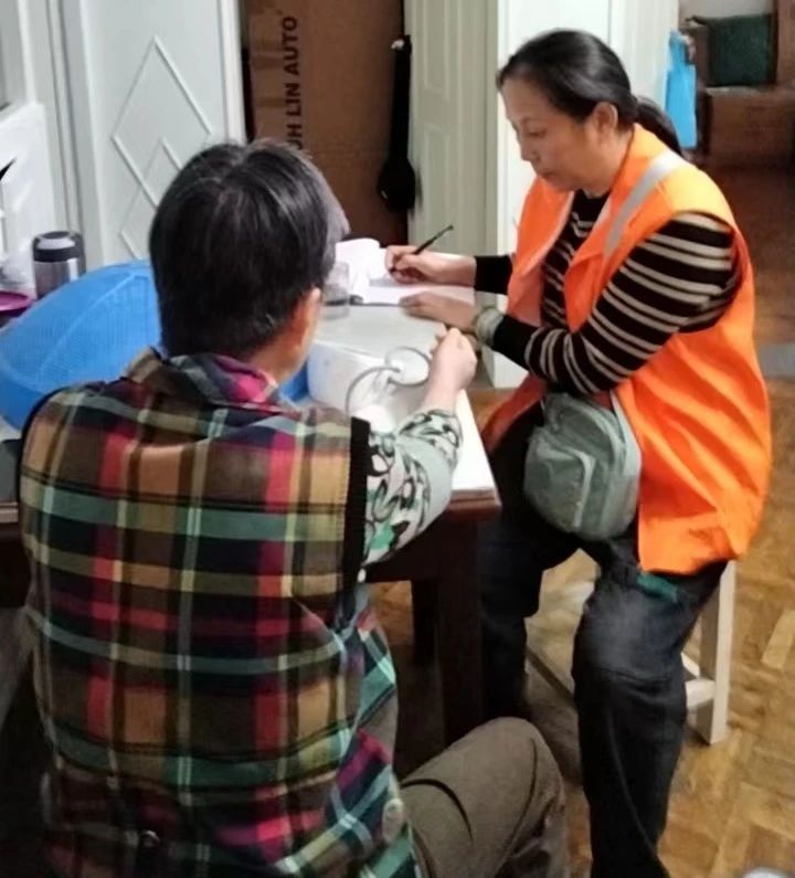关爱高龄独居、空巢老人，上门服务不停歇(图4)