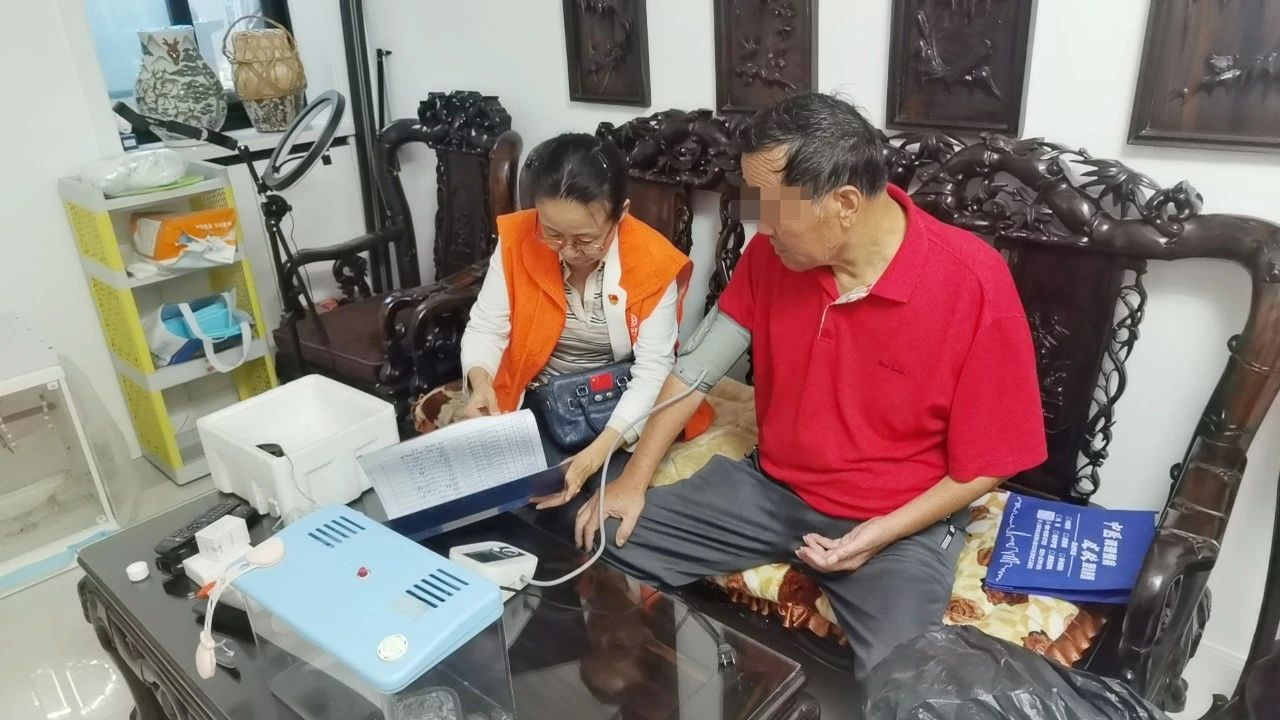 关爱高龄独居、空巢老人，上门服务不停歇(图6)