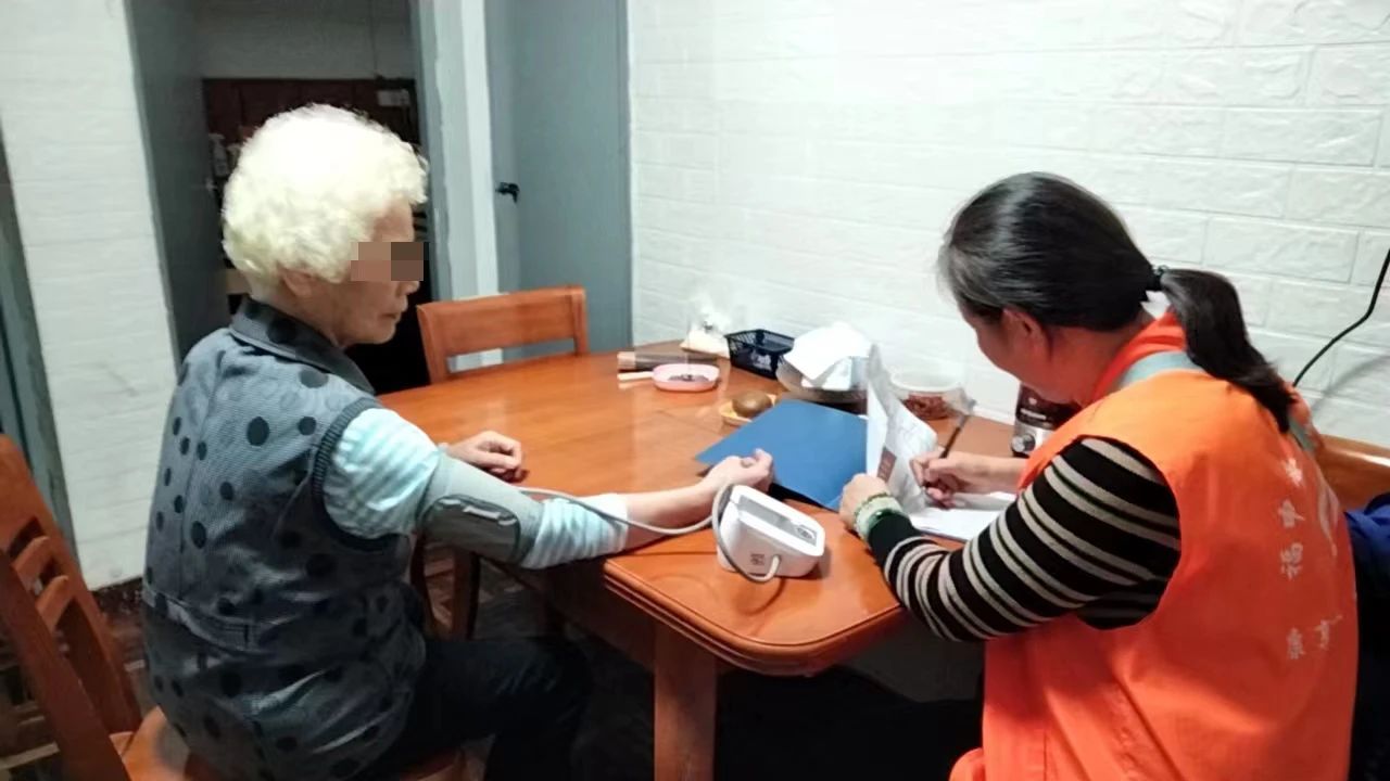 关爱高龄独居、空巢老人，上门服务不停歇(图7)