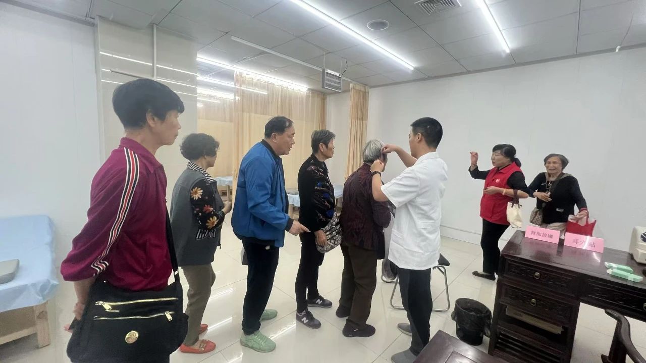 太和堂祥记成功举办第2期“中医药文化集市”活动!(图6) 太和堂祥记成功举办第2期“中医药文化集市”活动!(图6)