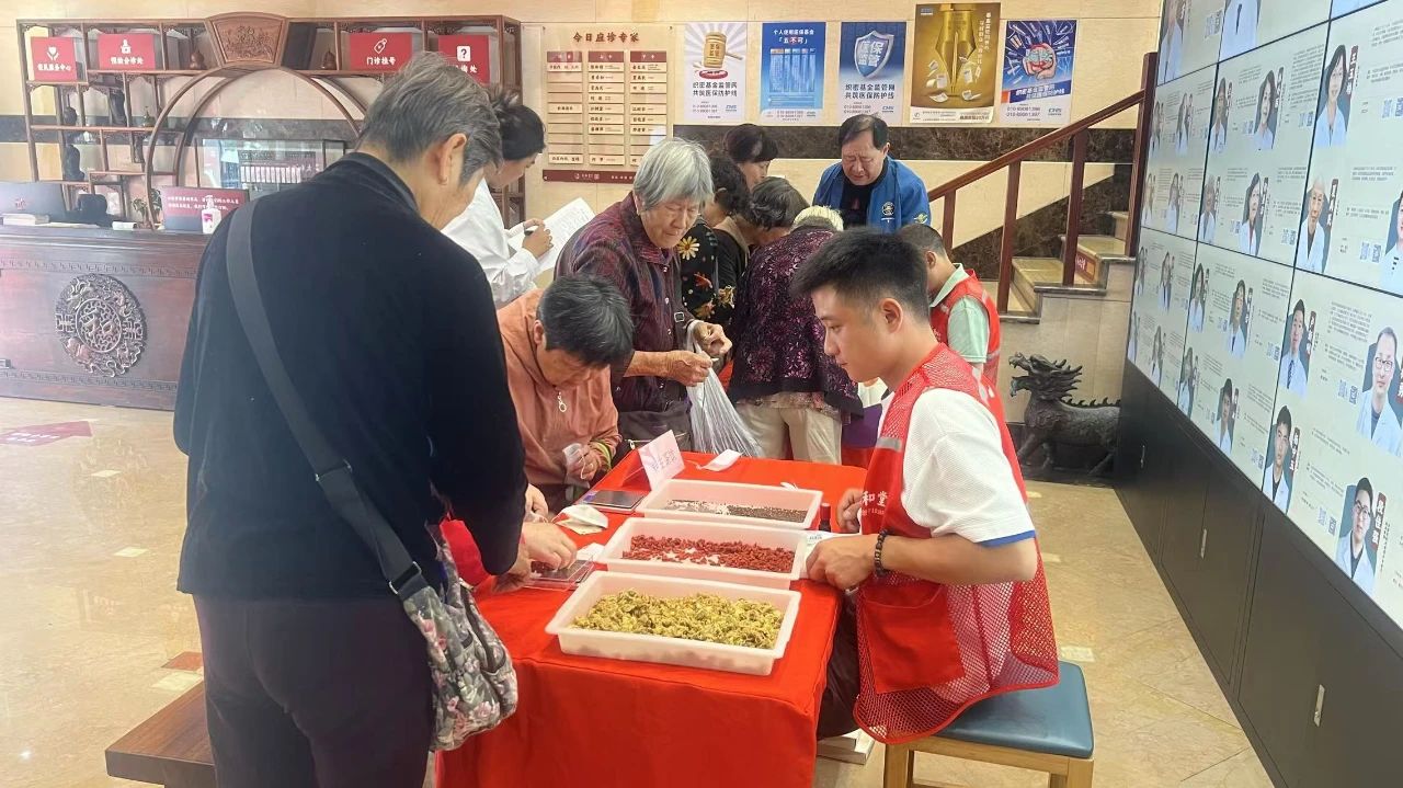 太和堂祥记成功举办第2期“中医药文化集市”活动!(图4) 太和堂祥记成功举办第2期“中医药文化集市”活动!(图4)