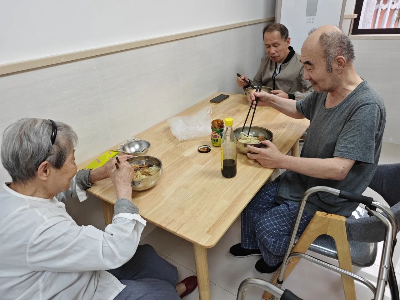 玉佛长寿面·敬老孝亲行动——上海市老年基金会金山区代表处与上海福申护理院为长者送上长寿面(图14)
