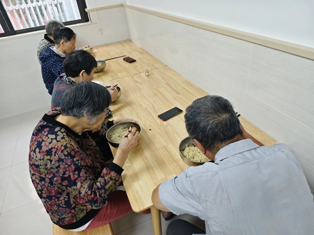玉佛长寿面·敬老孝亲行动——上海市老年基金会金山区代表处与上海福申护理院为长者送上长寿面(图15)