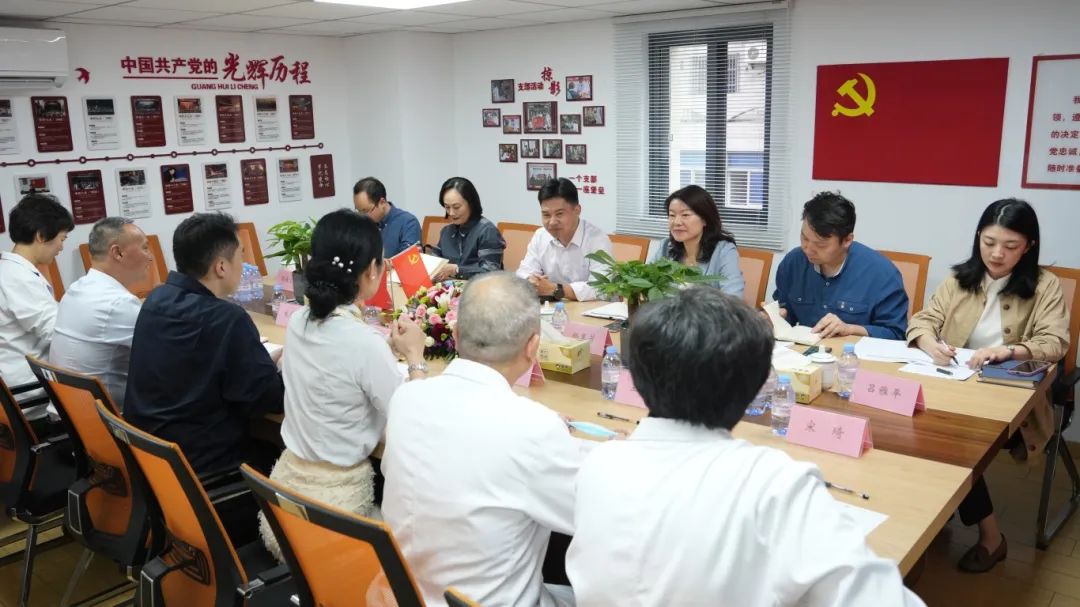 区医保局党组书记、局长张明一行莅临上海仁瑞护理院开展调研指导(图2)