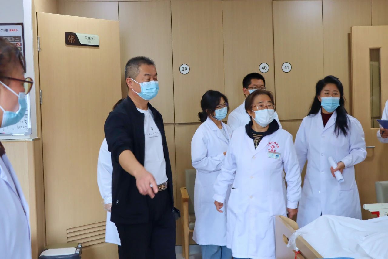 医者仁心，中西合璧——我院中医科专家参与老年护理病房查房、会诊，加快住院患者康复进程(图1)