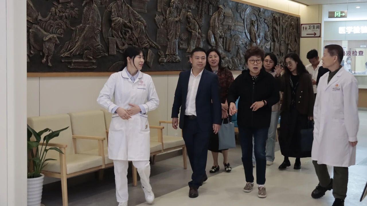 上海市老年基金会虹口代表处会长胡军一行赴金山区福申护理院调研指导(图6)