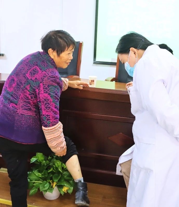 “与‘社’同行，健康相伴，温暖民心”——上海仁博医院社区公益服务第五场：朱家角王金村(图8)