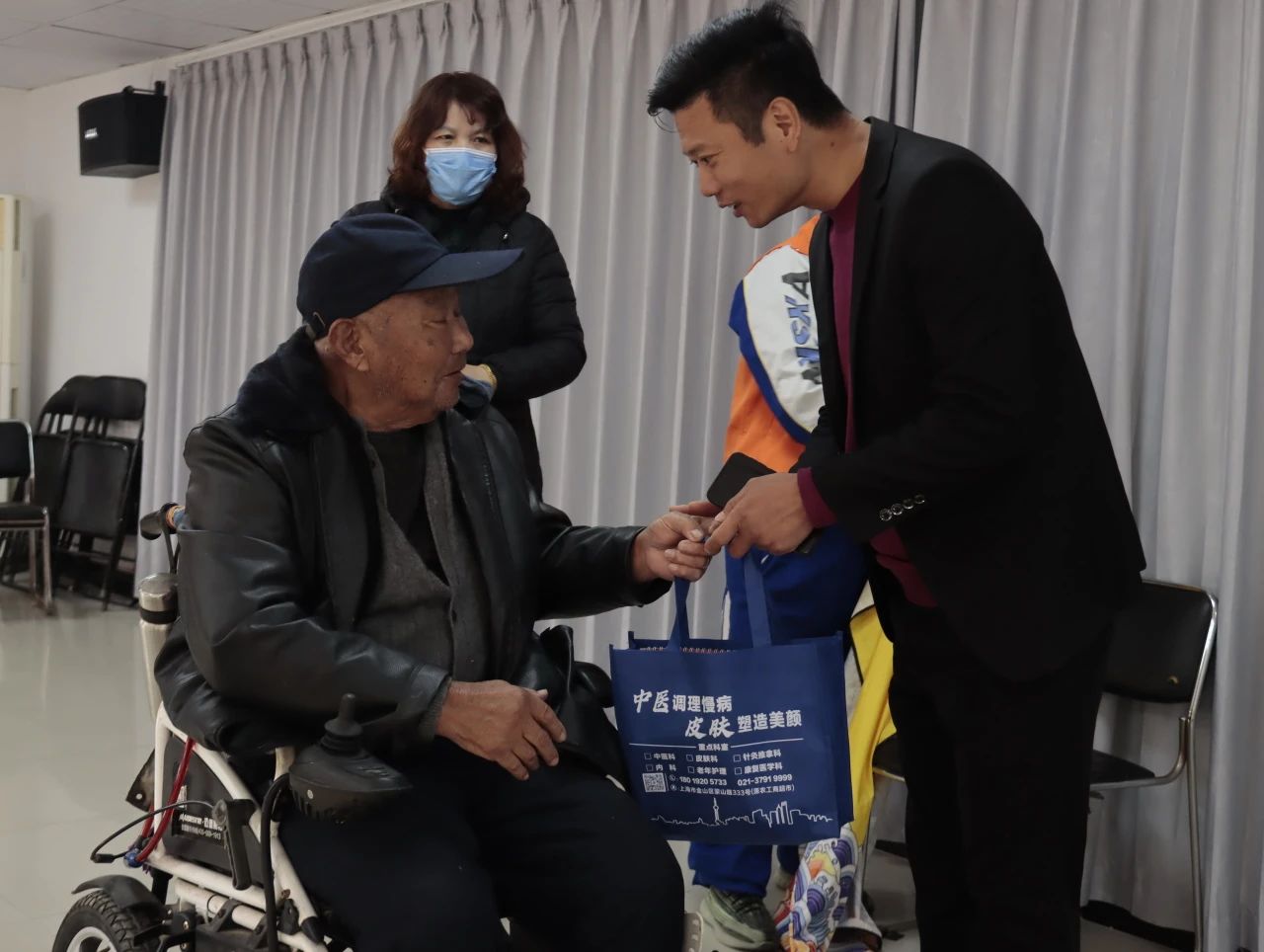 爱满感恩节 情暖老人心——福申护理院社区义剪活动(图4)