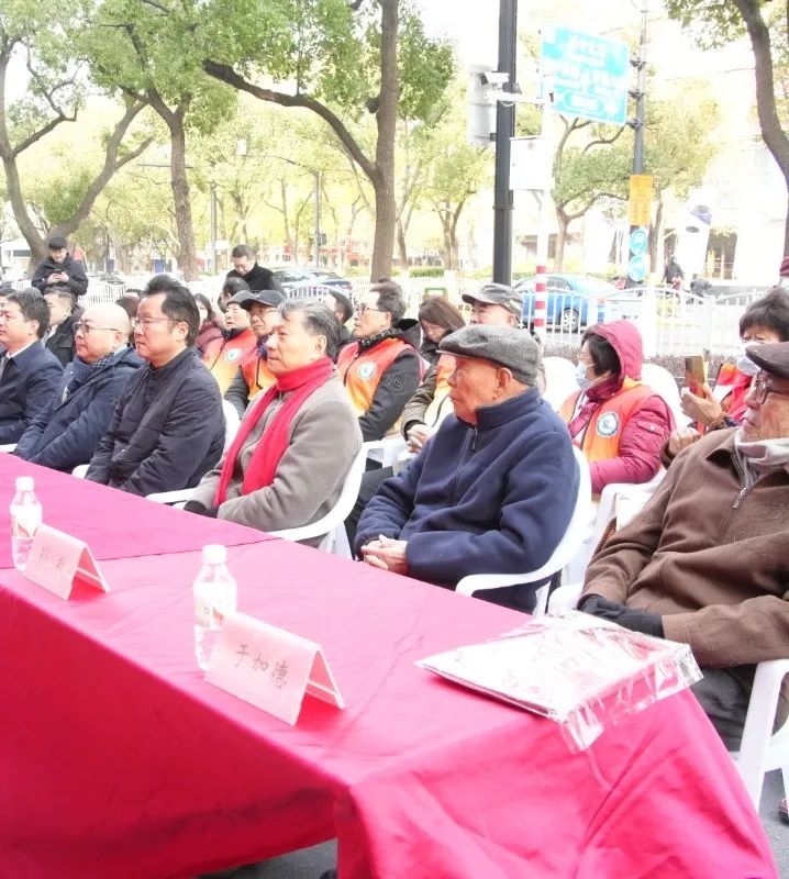 乐龄公益行 幸福共传递——离休老干部孙敏同志书画作品捐赠活动暨区老干部大学“冬日序曲”志愿服务行动活动在我院隆重举行(图3)
