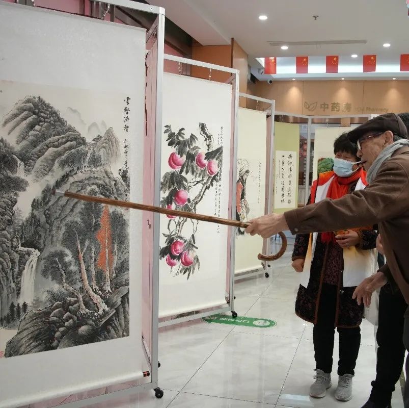 乐龄公益行 幸福共传递——离休老干部孙敏同志书画作品捐赠活动暨区老干部大学“冬日序曲”志愿服务行动活动在我院隆重举行(图14)